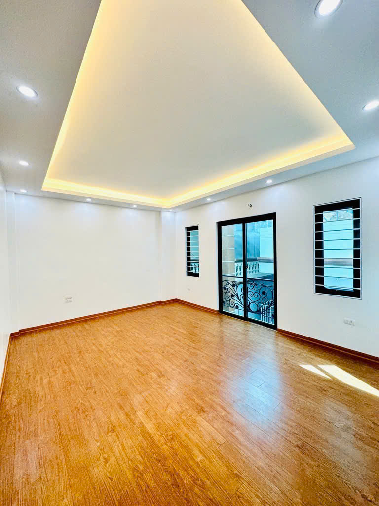 ‼️Chỉ 7.8 tỷ có nhà Hoàng Quốc Việt -   LÔ GÓC - NHÀ MỚI - THANG MÁY CHẠY VÈO VÈO
