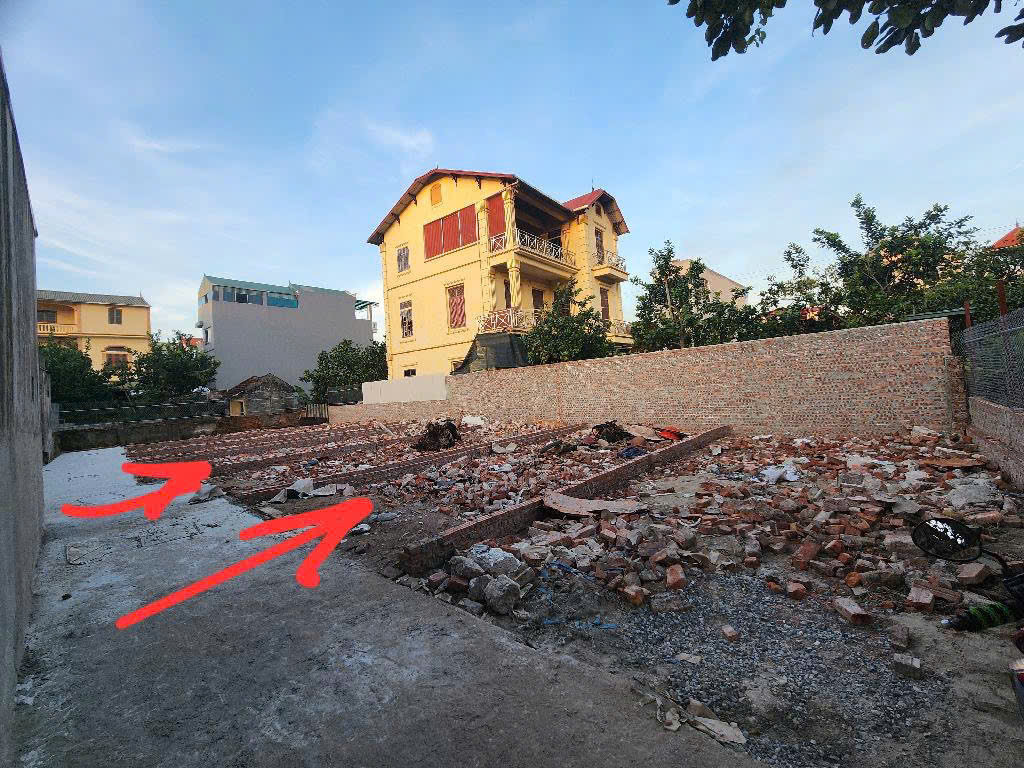 Đất phân lô 42.5m - gần chợ lớn – cạnh Vin - gần Khu CN - Cách trường C1,2,3 500m, giá chỉ 2.65 tỷ - hot thôi rồi