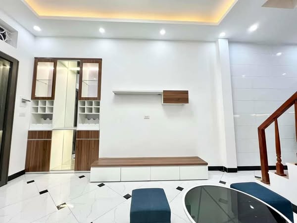 CỰ KHỐI LONG BIÊN