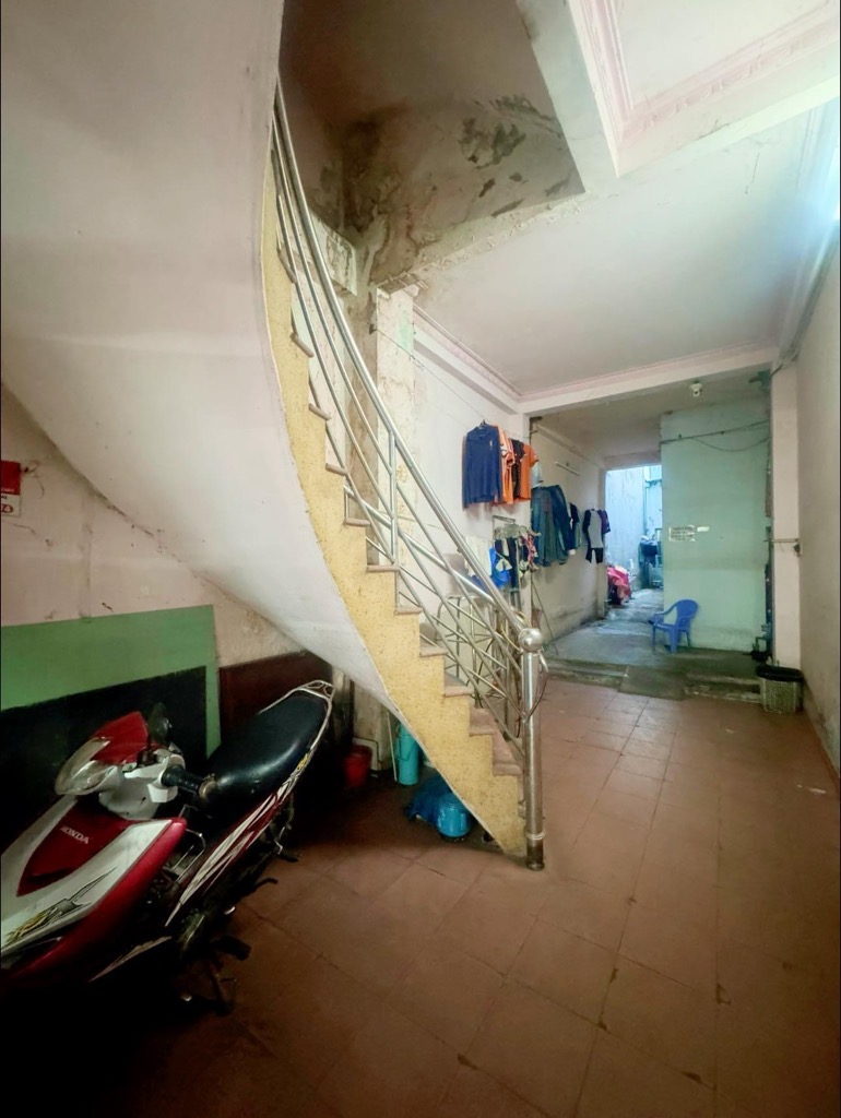 MẶT TIỀN KINH DOANH SẦM UẤT KHU VỰC DÂN CƯ HIỆN HỮU