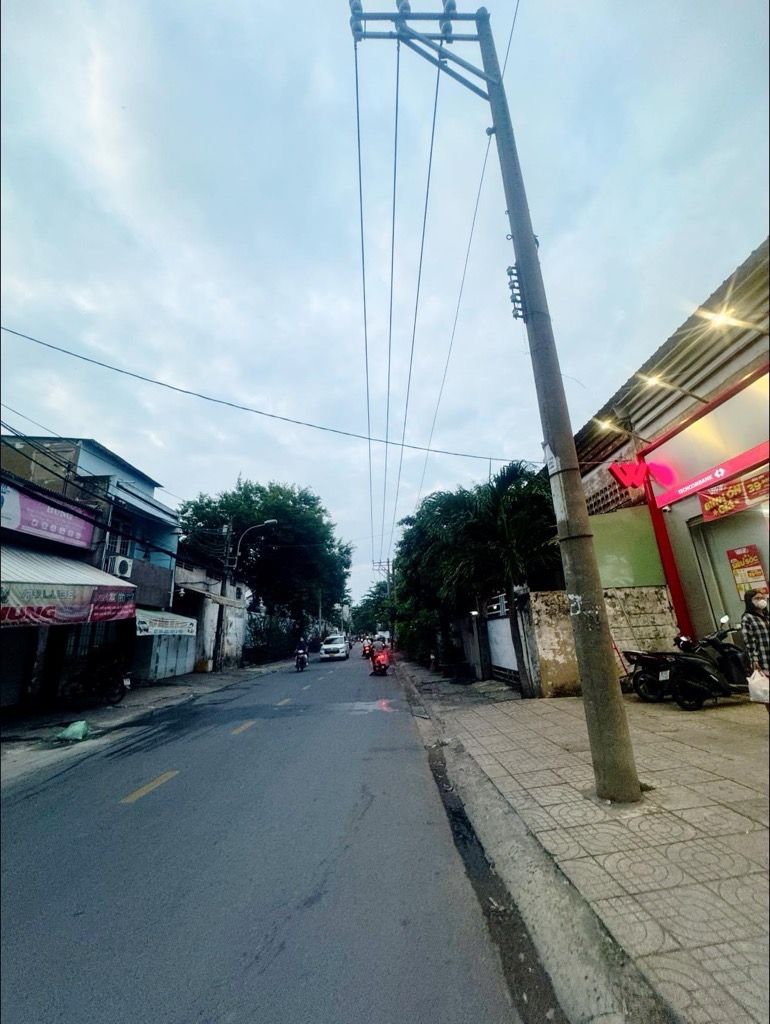 MẶT TIỀN KINH DOANH SẦM UẤT KHU VỰC DÂN CƯ HIỆN HỮU