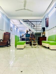 MẶT TIỀN KHU VỰC KINH DOANH SẦM UẤT