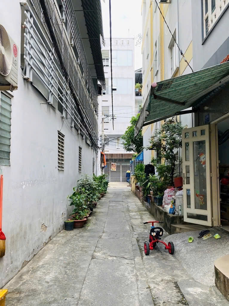 NHÀ 3 TẦNG KIÊN CỐ - 48M2 - 4x12M SỔ VUÔNG VỨC HOÀN CÔNG ĐỦ - 3 PHÒNG NGỦ HẺM XE HƠI 4M - SÁT MẶT TIỀN - GẦN CHỢ TÂN HƯƠNG - GIÁ CHỈ HƠN 5 TỶ 