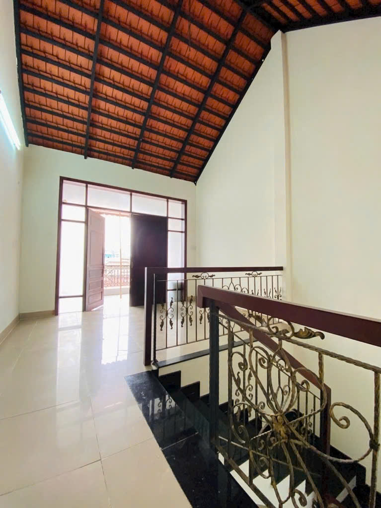 NHÀ 3 TẦNG KIÊN CỐ - 48M2 - 4x12M SỔ VUÔNG VỨC HOÀN CÔNG ĐỦ - 3 PHÒNG NGỦ HẺM XE HƠI 4M - SÁT MẶT TIỀN - GẦN CHỢ TÂN HƯƠNG - GIÁ CHỈ HƠN 5 TỶ 