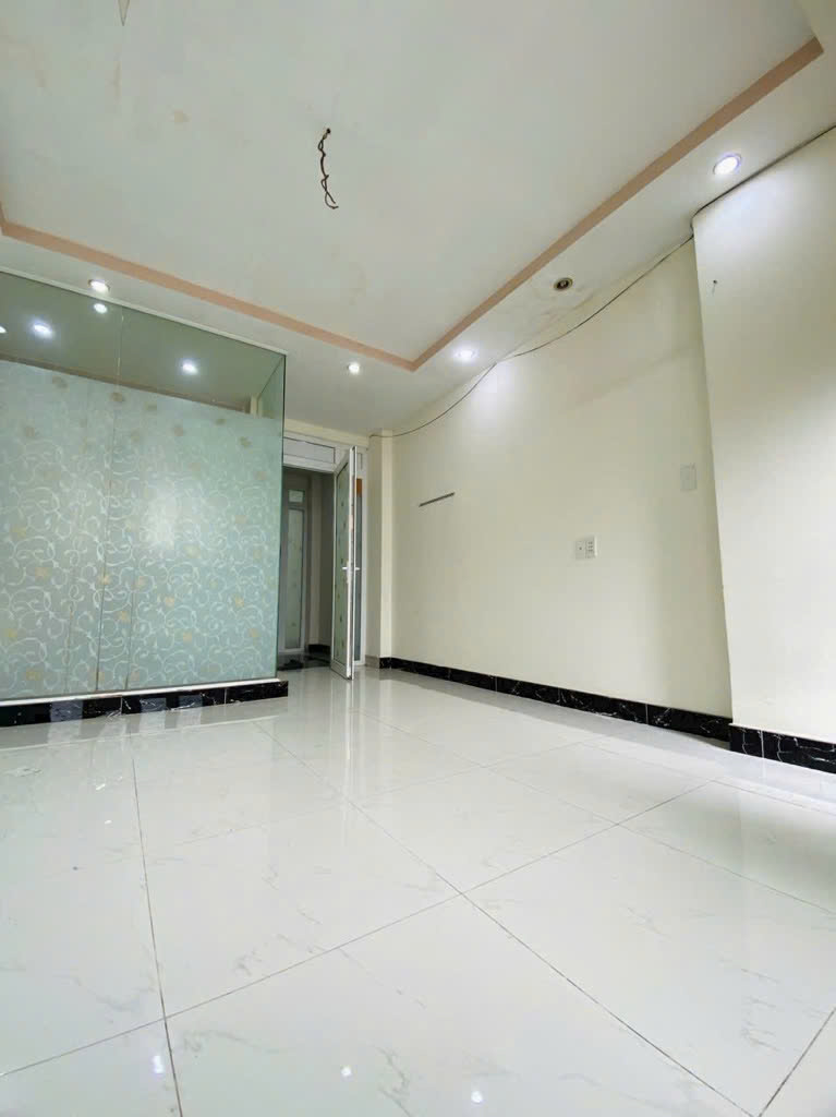 NHÀ 3 TẦNG KIÊN CỐ - 48M2 - 4x12M SỔ VUÔNG VỨC HOÀN CÔNG ĐỦ - 3 PHÒNG NGỦ HẺM XE HƠI 4M - SÁT MẶT TIỀN - GẦN CHỢ TÂN HƯƠNG - GIÁ CHỈ HƠN 5 TỶ 