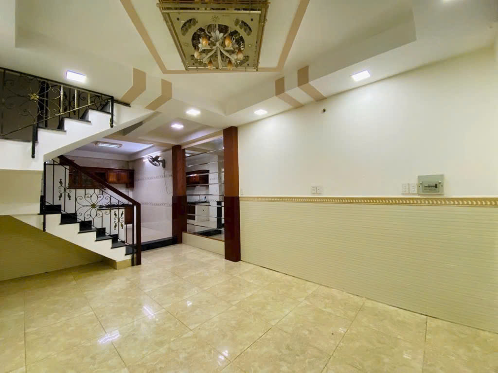 NHÀ 3 TẦNG KIÊN CỐ - 48M2 - 4x12M SỔ VUÔNG VỨC HOÀN CÔNG ĐỦ - 3 PHÒNG NGỦ HẺM XE HƠI 4M - SÁT MẶT TIỀN - GẦN CHỢ TÂN HƯƠNG - GIÁ CHỈ HƠN 5 TỶ 