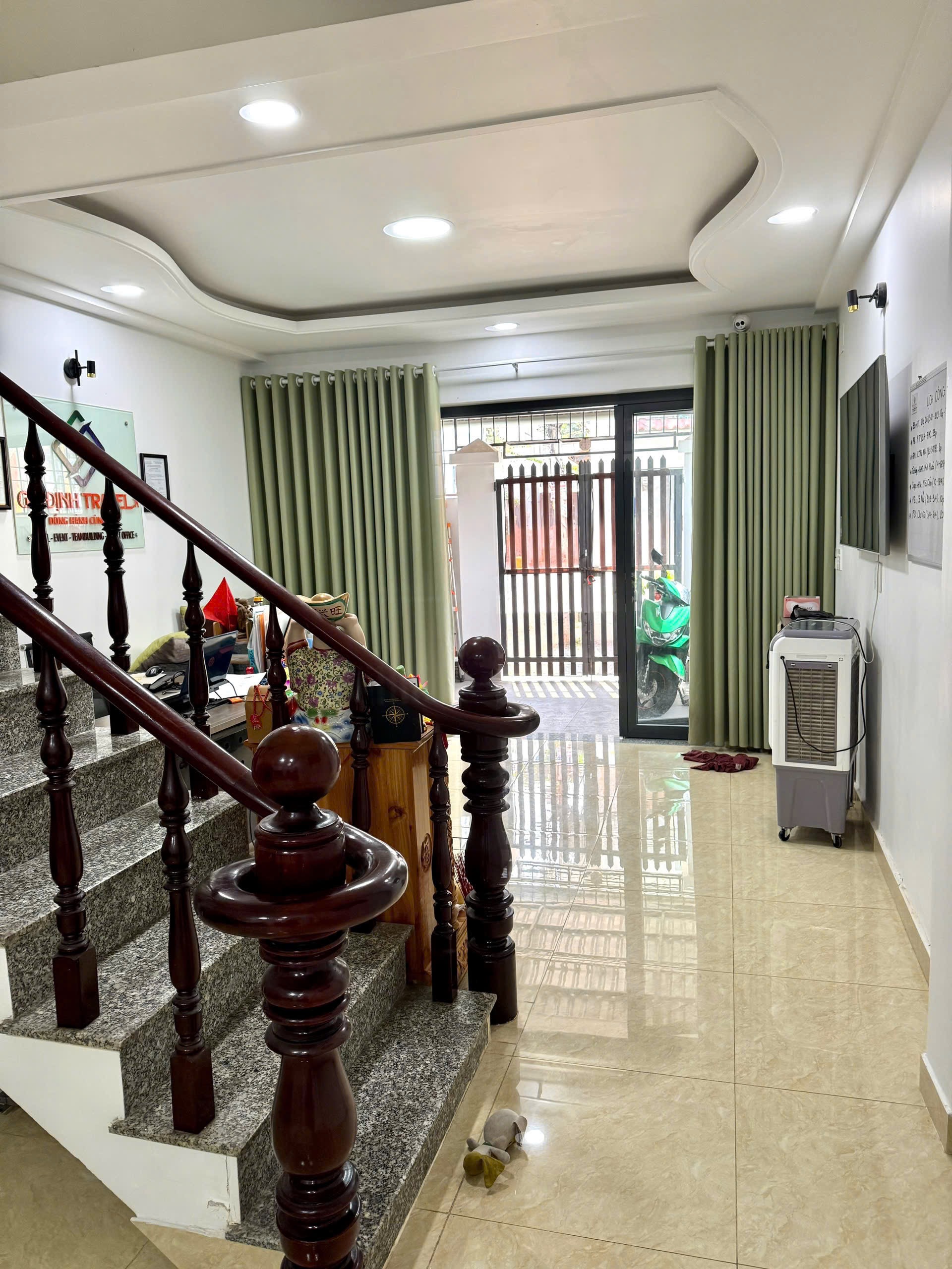 Nhà đường xe hơi