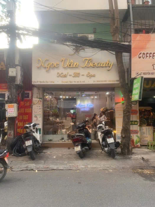 Bán nhà mặt phố 4 tầng đường Nguyễn Huy Tưởng - Khu vực đông dân - Nhiều tiện ích