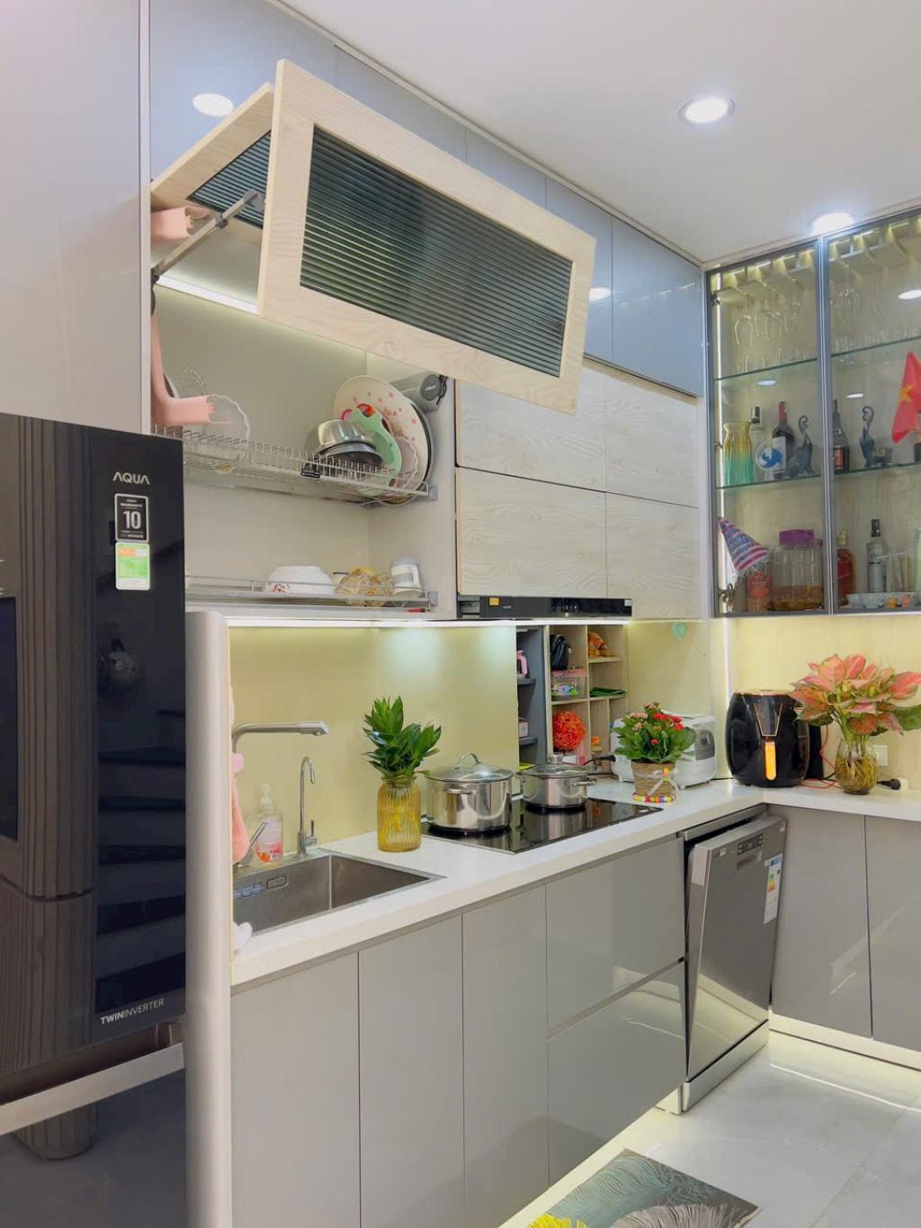 BÁN NHÀ NGÔ QUYỀN NHÀ ĐẸP, Ô TÔ 5 TẦNG, MT4M1 40M2