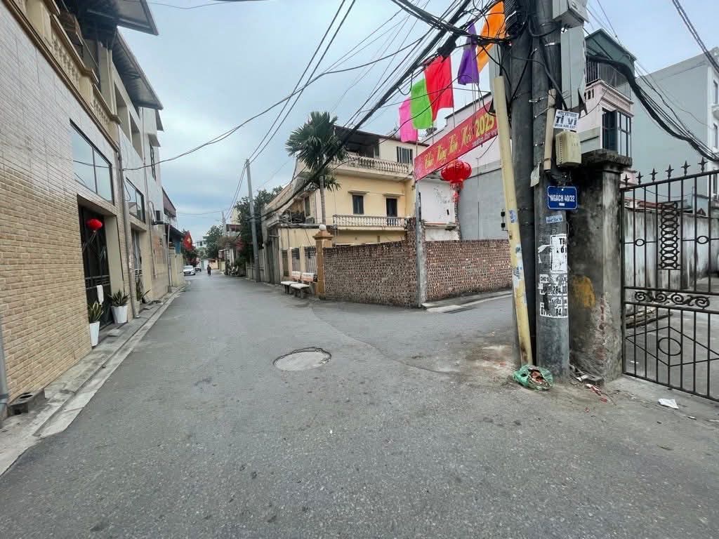 Nhanh tay thì còn,hiếm có khó tìm mảnh thứ 2.Đất thôn Vàng.