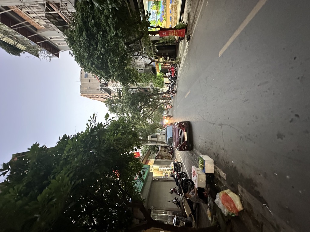 MẶT PHỐ - VỈA HÈ RỘNG - Ô TÔ ĐỖ CỬA - ĐỐNG ĐA - 18m2 - 7,5 Tỷ