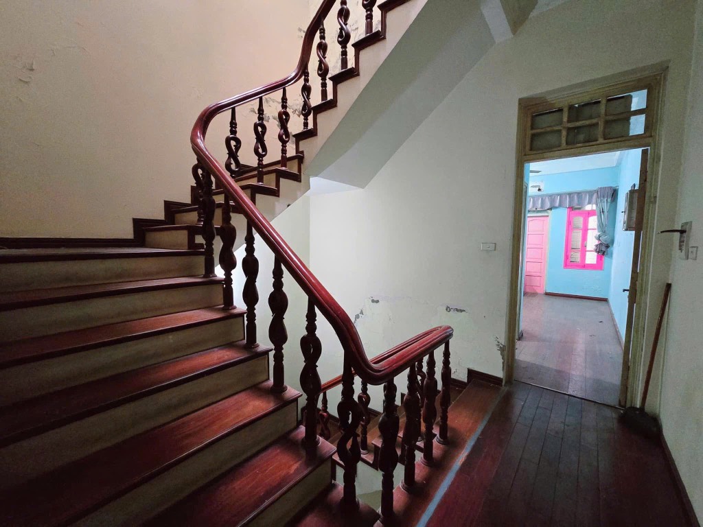 BÁN NHÀ PHỐ HUỲNH THÚC KHÁNG - ĐỐNG ĐA - Ô TÔ TRÁNH - VỈA HÈ RỘNG - KD KHỦNG - 45m2 - 8 TỶ