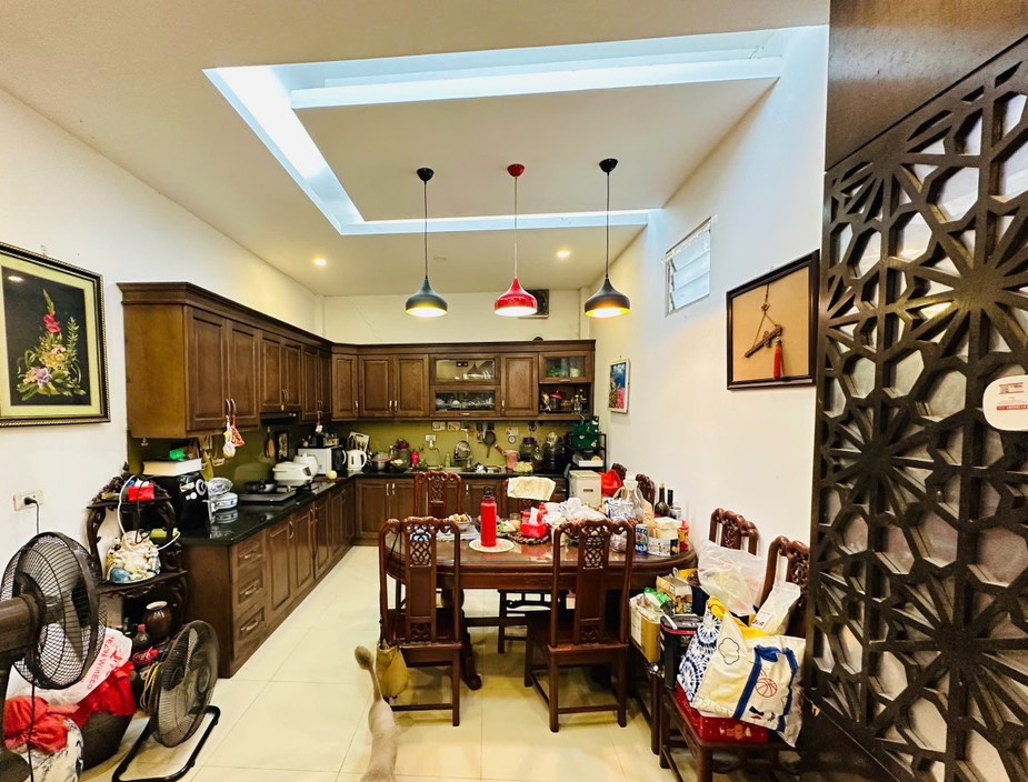 BÁN NHÀ PHỐ HUỲNH THÚC KHÁNG - ĐỐNG ĐA - VF8 NGỦ NHÀ - TOÀN ĐỒ GỖ ĐẸP MÊ LY - Ở LUÔN - 60m2 - 19 TỶ