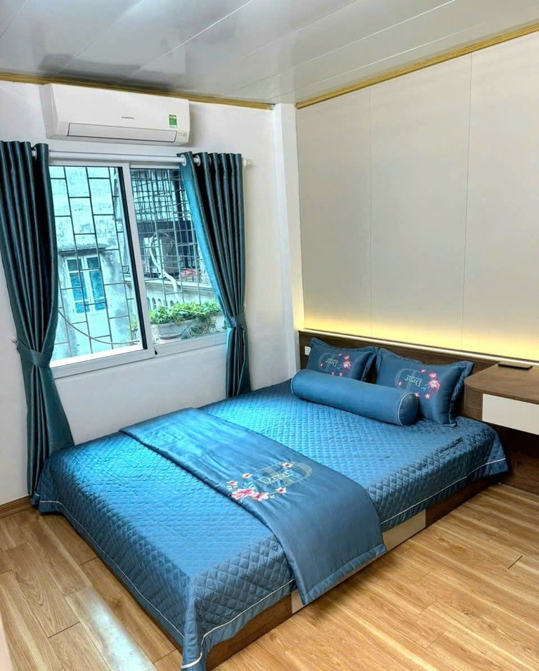 BÁN NHÀ “TÚP LỀU TRANH”  PHỐ HUỲNH THÚC KHÁNG - ĐỐNG ĐA - THOÁNG SÁNG - GẦN HỒ - GẦN Ô TÔ - Ở CỰC SƯỚNG - 35m2 - 7 TỶ