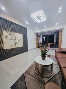 BÁN NHÀ PHỐ NGUYỄN VĂN TUYẾT - ĐỐNG ĐA - 6 TẦNG THANG MÁY - Ô TÔ ĐỖ CỬA - KINH DOANH SẦM UẤT - Ở LUÔN - 30m2 - 11 TỶ