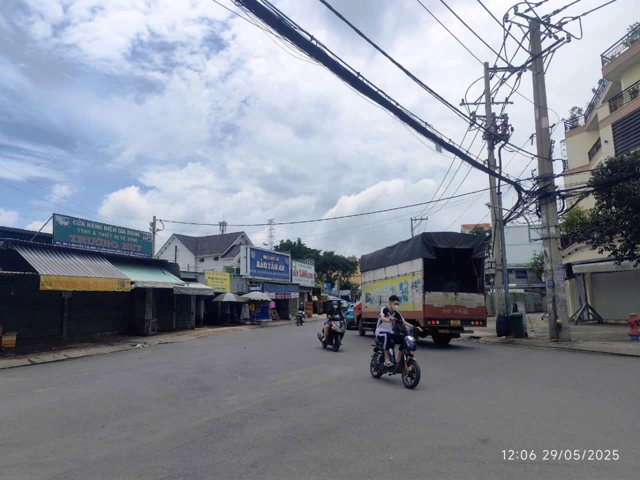 BÁN ĐẤT TẶNG NHÀ 108m2 chỉ hơn 4tỷ TÂN CHÁNH HIỆP Q12