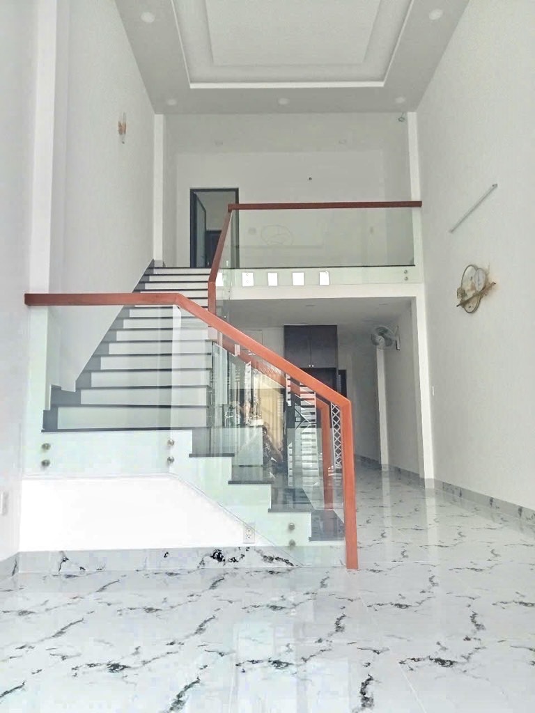 VIP HXH NHÀ MỚI CÁCH NGÃ 4 AN SƯƠNG 2P 4x18 BÀ ĐIỂM Q12 HƠN 4tỷ