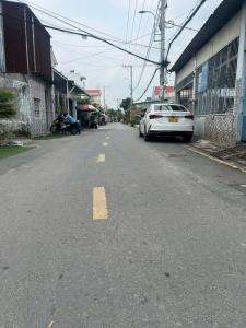 BÁN NHÀ MẶT TIỀN LỚN 10M chỉ 2tỷ1 HÓC MÔN Q12