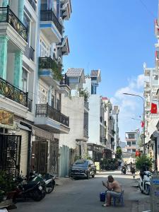 BÁN NHÀ HẺM Ô TÔ ĐƯỜNG BẾN LỘI, DIỆN TÍCH 50M2 (4 × 13), KẾT CẤU 4 TẦNG BTCT CHẮC CHẮN CHỈ VỚI GIÁ NHỈNH 5 TỶ.