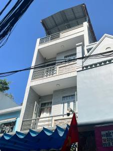 Bán nhà hẻm ô tô đường Lê Đình Cẩn, diện tích 65m2 (4 × 16), kết cấu 2 tầng BTCT chắc chắn chỉ với giá 5 tỷ.