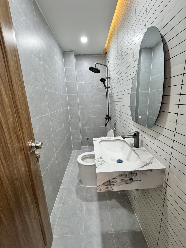 KẸT TIỀN BÁN GẤP NHÀ HẺM CMT8 QUẬN 10 44M GIÁ CHỈ 4.35 TỶ HẺM THÔNG XÂY 3 LẦU