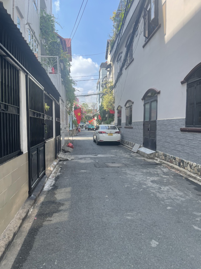 KẸT TIỀN BÁN GẤP NHÀ HẺM CMT8 QUẬN 10 44M GIÁ CHỈ 4.35 TỶ HẺM THÔNG XÂY 3 LẦU
