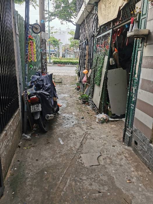 Nhà PHAN VĂN TRỊ, P. 11, Q. Bình Thạnh - DT: 18M2, 3 tầng,vị trí đẹp. Hẻm thông cách 10M mặt tiền Phạm Văn Đồng. Chỉ 2.X Tỷ ( 