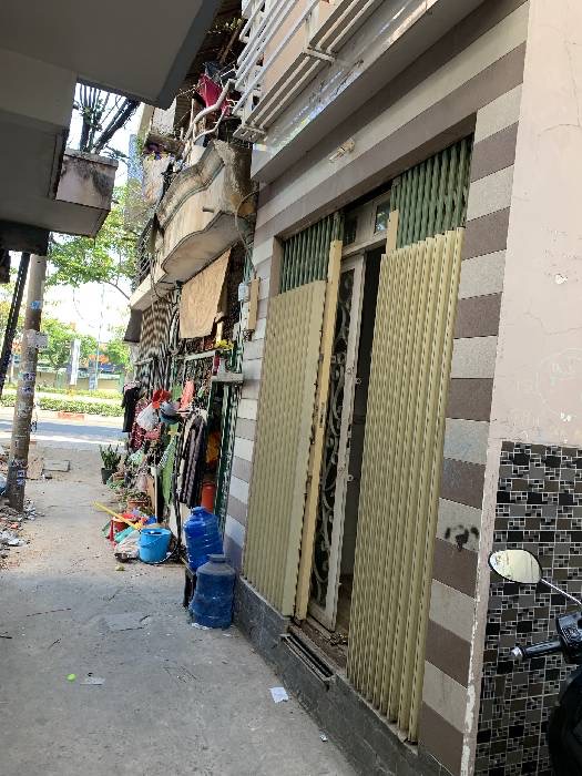 Nhà PHAN VĂN TRỊ, P. 11, Q. Bình Thạnh - DT: 18M2, 3 tầng,vị trí đẹp. Hẻm thông cách 10M mặt tiền Phạm Văn Đồng. Chỉ 2.X Tỷ ( 