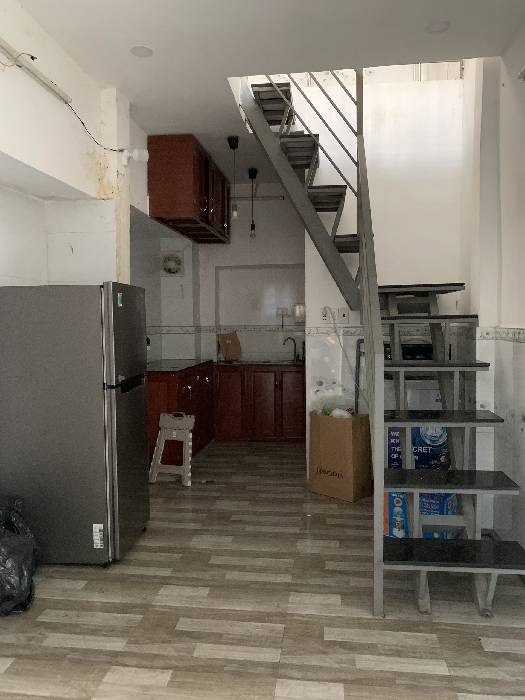 Nhà PHAN VĂN TRỊ, P. 11, Q. Bình Thạnh - DT: 18M2, 3 tầng,vị trí đẹp. Hẻm thông cách 10M mặt tiền Phạm Văn Đồng. Chỉ 2.X Tỷ ( 