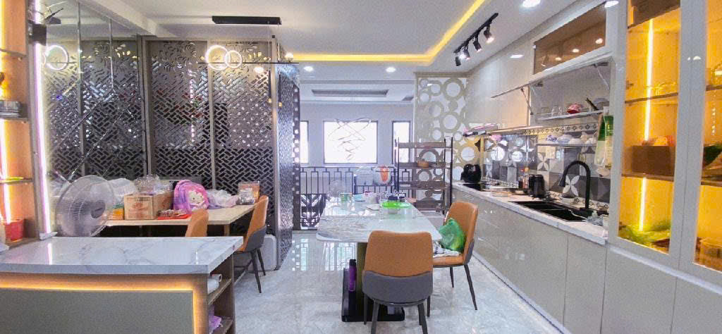 Siêu phẩm mới keng , nhà 5 tầng thang máy