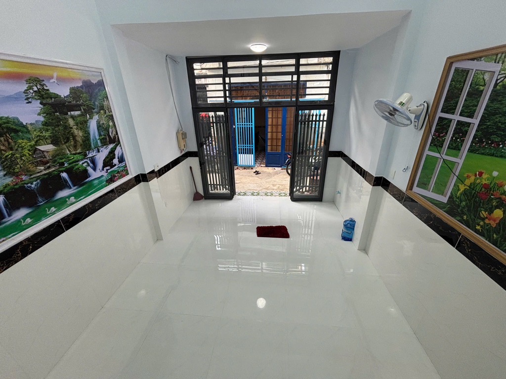 Nhà đẹp vào ở ngay, hẻm xe hơi 10m gần Metro hiệp phú