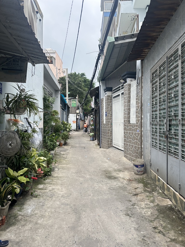 Nhà nhỏ giá yêu thương - sổ hồng riêng- ngay metro quận 12