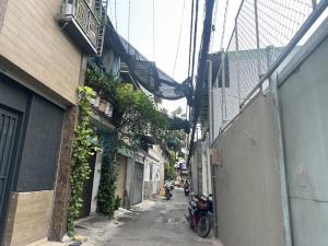 Lô góc 2 mặt tiền hẻm xe hơi gần METRO hiệp phú