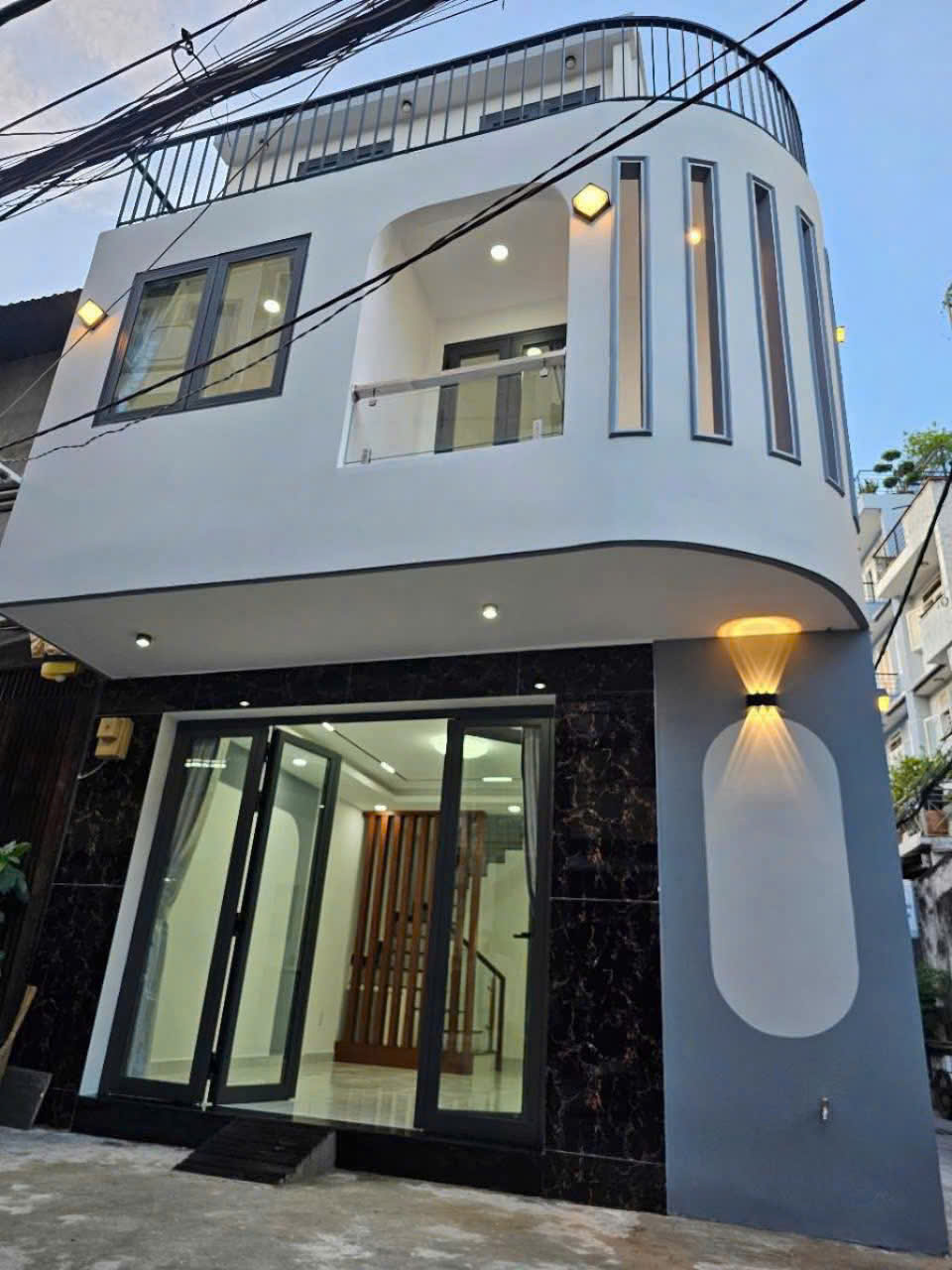 NHÀ ĐẸP HIỆN ĐẠI HẺM OTO THÔNG - TẠI P10, TÂN BÌNH