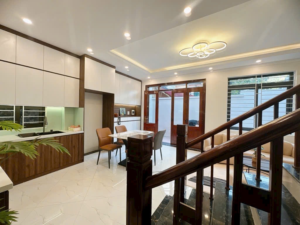 Siêu phẩm - Ngọc Thuỵ -34m - 5tầng - Giá 6,550
