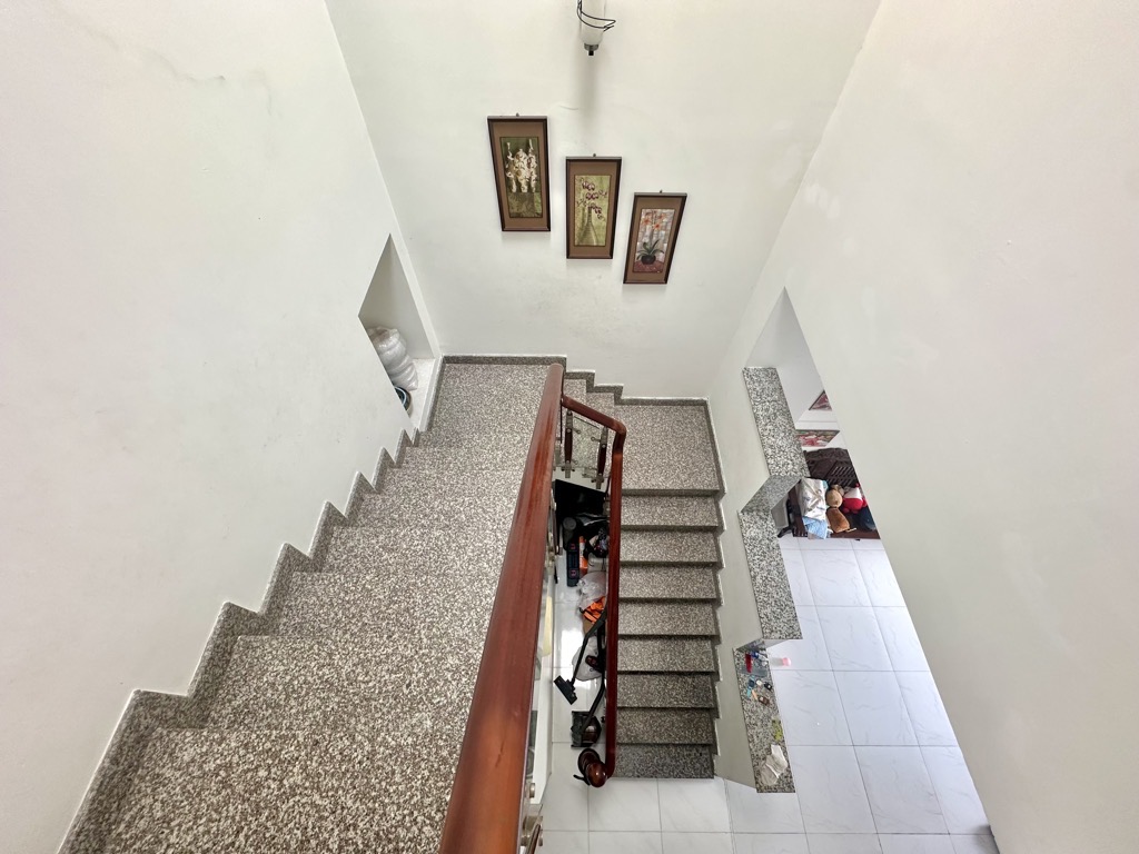 BÁN NHÀ TRONG KHU CÂN CIW TRÍ THỨC CAO