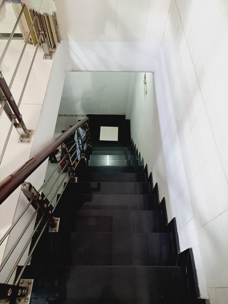 Bán nhà 4 tầng, đường Lã Xuân Oai, phường Tăng Nhơn Phú A, Quận 9, dt 52m2, nhỉnh 5 tỷ