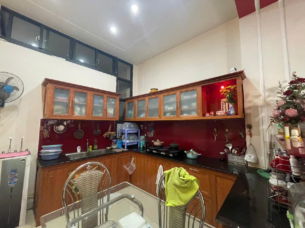 Bán nhà 4 tầng, đường Nguyễn Duy Trinh, phường Phú Hữu, Quận 9, diện tích 68m2, nhỉnh 5 tỷ