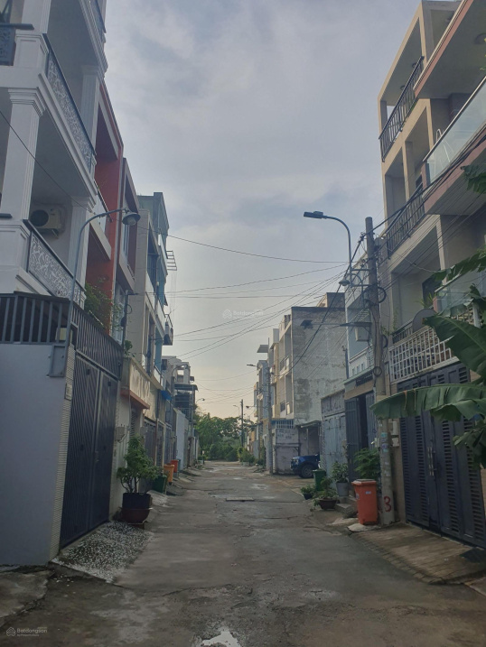 Bán nhà 4 tầng, đường Nguyễn Duy Trinh, phường Phú Hữu, Quận 9, diện tích 68m2, nhỉnh 5 tỷ