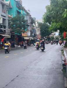 MẶT TIỀN VƯỜN LÀI, ĐỐI DIỆN NHTC ASIANA PLAZA, 4x20M, ĐANG CHO THUÊ 15TR/THÁNG, CHỈ 12,5 TỶ