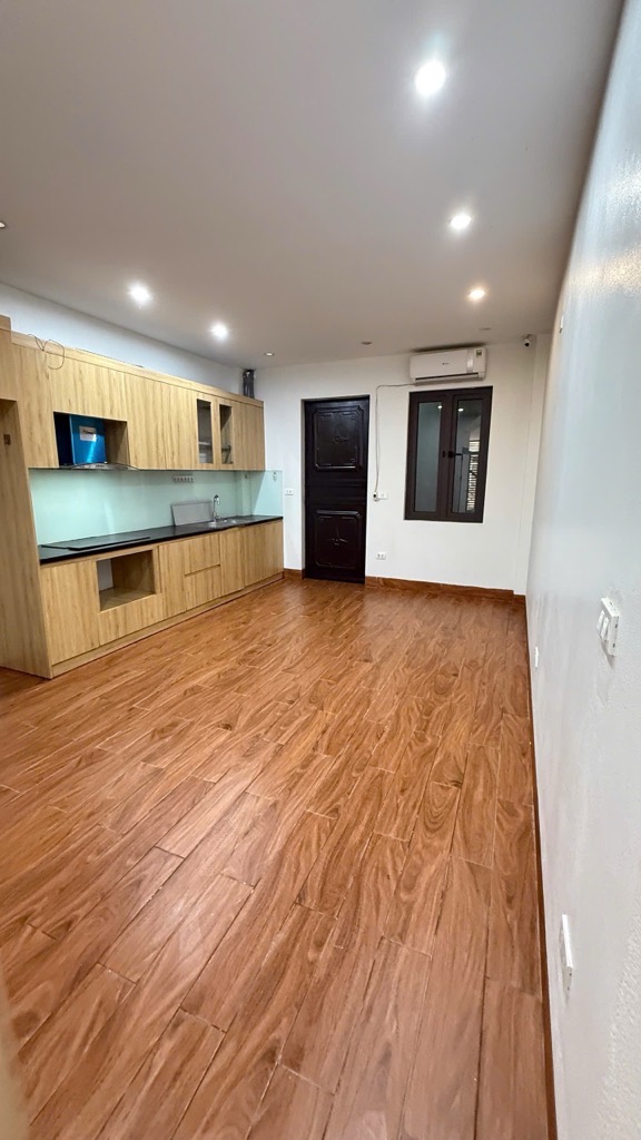 Bán nhà Ô TÔ đỗ cửa Hoàng Văn Thái. DT 52m Giá : 9,56 tỷ.