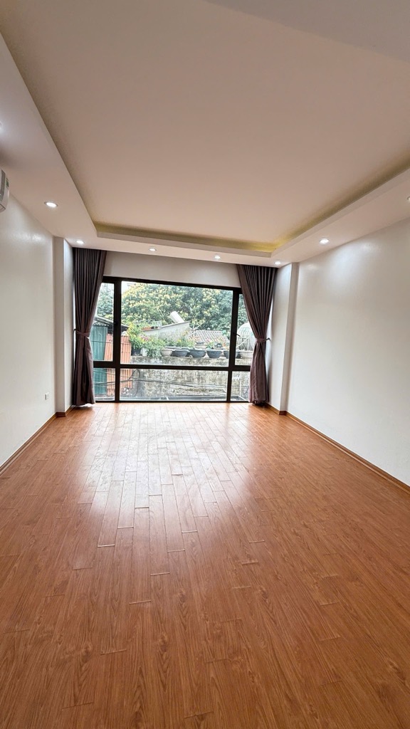 Bán nhà Ô TÔ đỗ cửa Hoàng Văn Thái. DT 52m Giá : 9,56 tỷ.