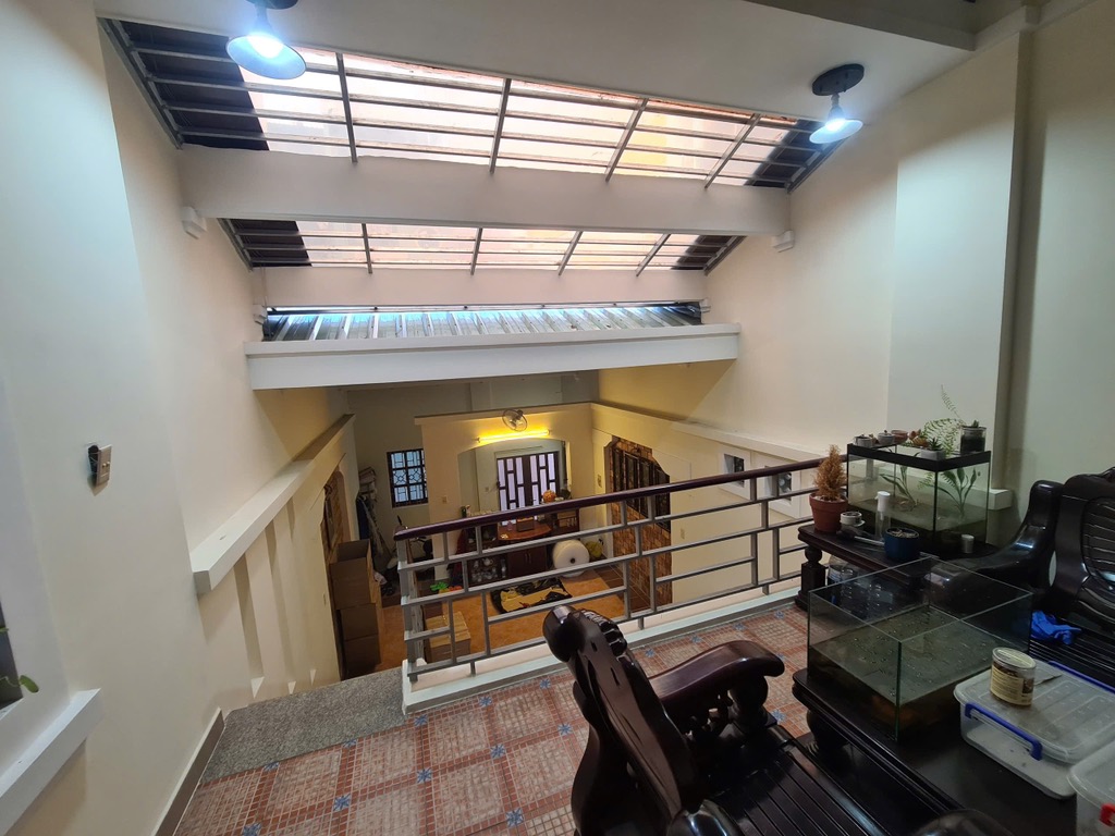 NHÀ ĐẸP QUẬN 10 - THÀNH THÁI - 1 TRỆT 1 LỬNG - 4.5*22.5 - VÀI BƯỚC RA HẺM XE TẢI