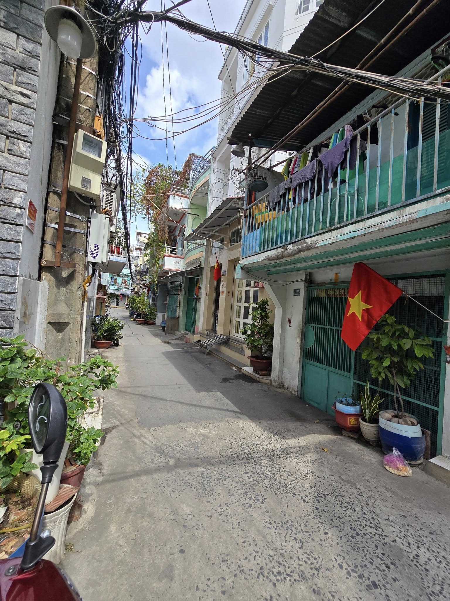 NHÀ LÔ GÓC - HẺM XE HƠI THÔNG - QUẬN 11 - PHÚ THỌ - 3.8X14 - GẦN CHỢ -  GIÁ 5,5 TỶ TL .