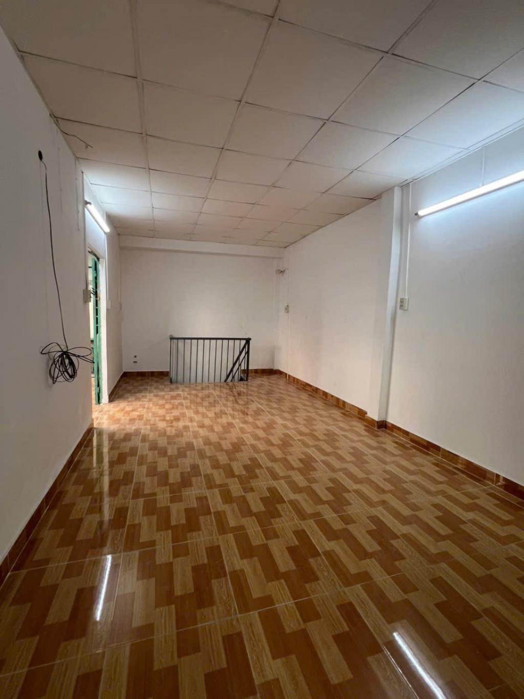 NHÀ LÔ GÓC - HẺM NHỰA 6M KINH DOANH ĐA NGÀNH - QUẬN 11 - LẠC LONG QUÂN - 3X7 - GẦN CHỢ -  GIÁ 4,08 TỶ TL .