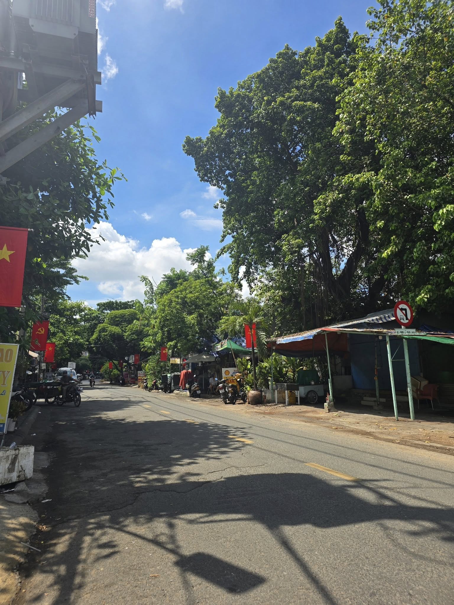 TRUNG TÂM Q11 - LẠC LONG QUÂN - NHÀ MẶT TIỀN HẺM NHỰA 16M - KINH DOANH ĐA NGÀNH - 2 TẦNG - GIÁ 11.x TỶ TL .