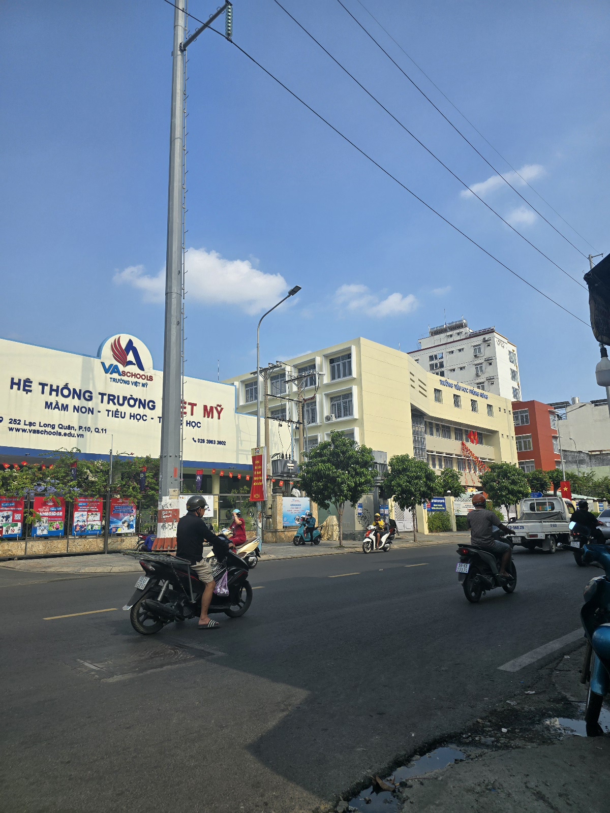 NHÀ BÁN Q11 - LẠC LONG QUÂN NGAY ĐẦM SEN - 4 TẦNG BTCT - 43M² ( 3.7 × 12M) - CHỈ 8.x  TỶ TL