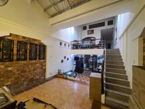 NHÀ ĐẸP QUẬN 10 - THÀNH THÁI - 1 TRỆT 1 LỬNG - 4.5*22.5 - VÀI BƯỚC RA HẺM XE TẢI