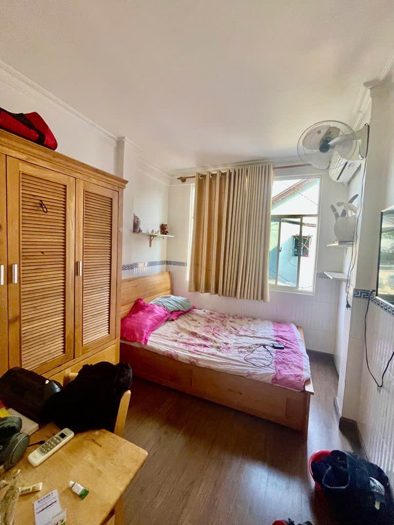 Nhà sát căn gốc 4 tầng đường Nguyễn Hữu Hào Q4 giá 3,5tỷ (dòng tiền 10-15tr/ tháng ).