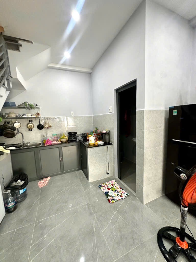 Bán gấp Nhà đẹp mặt tiền rộng hơn 5m, nở hậu, 132m2 có dòng tiền 6 phòng 22 triệu/ tháng.